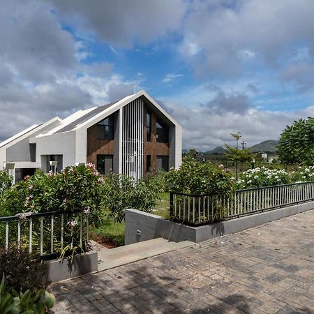 Stayvista At The Rainfield Villa With Gazebo & Lawn Насик Экстерьер фото