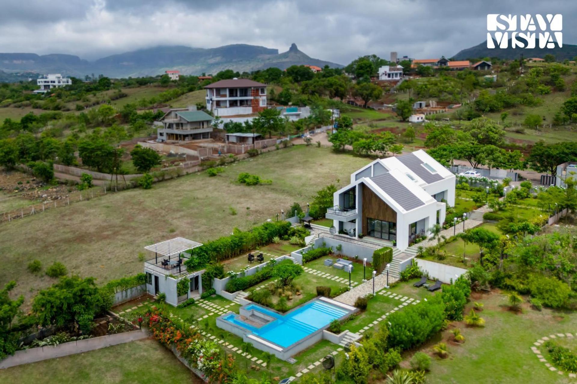 Stayvista At The Rainfield Villa With Gazebo & Lawn Насик Экстерьер фото